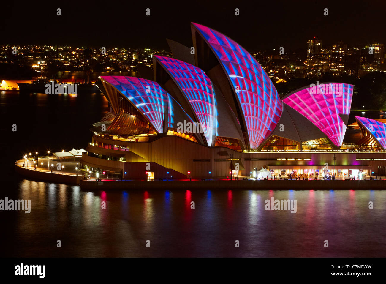 Sydney Opera House durante el Vivid Festival de Sydney, Australia Foto de stock