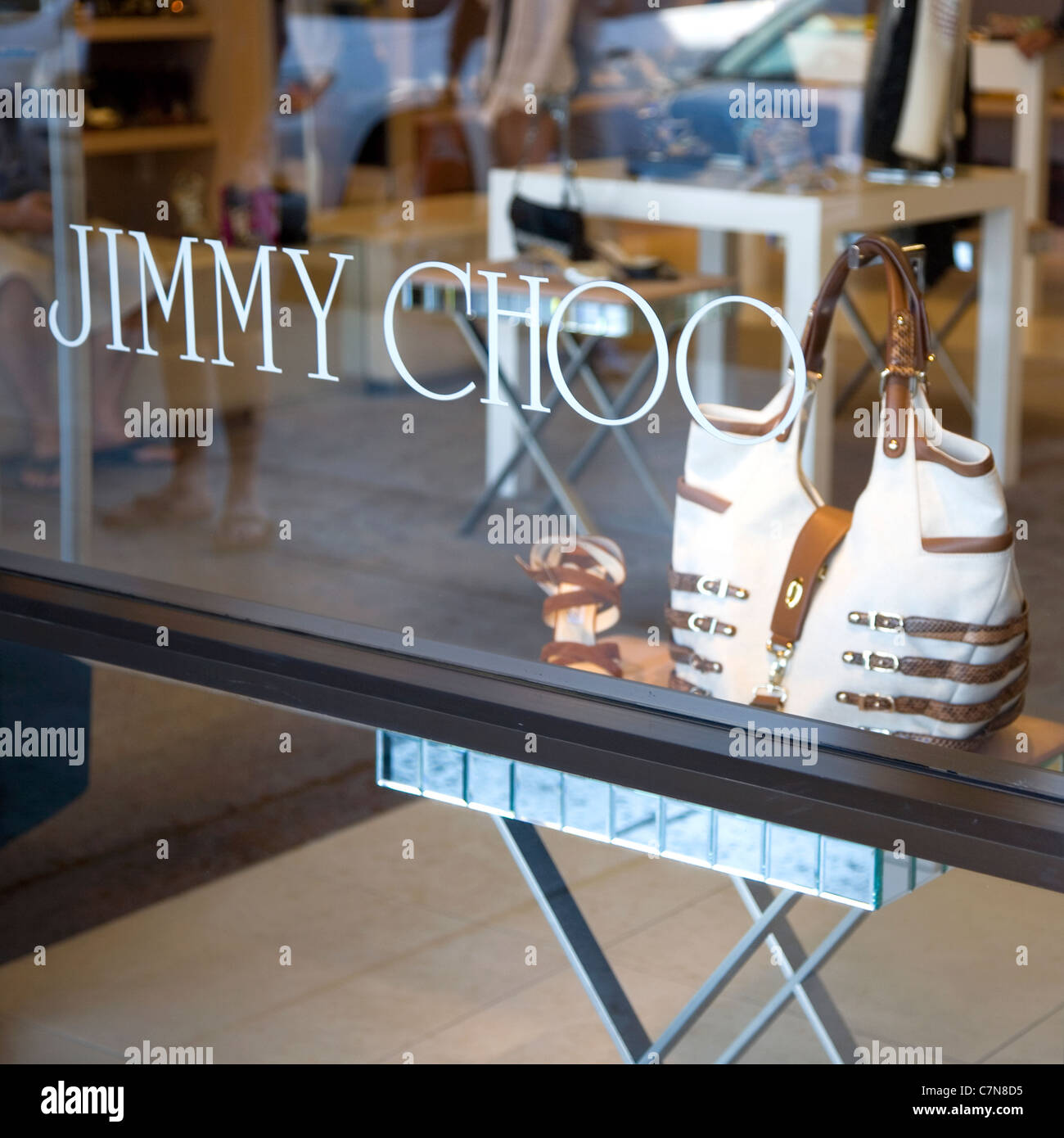 Jimmy Choo en colinas desérticas Morongo Outlets - CA Foto de stock