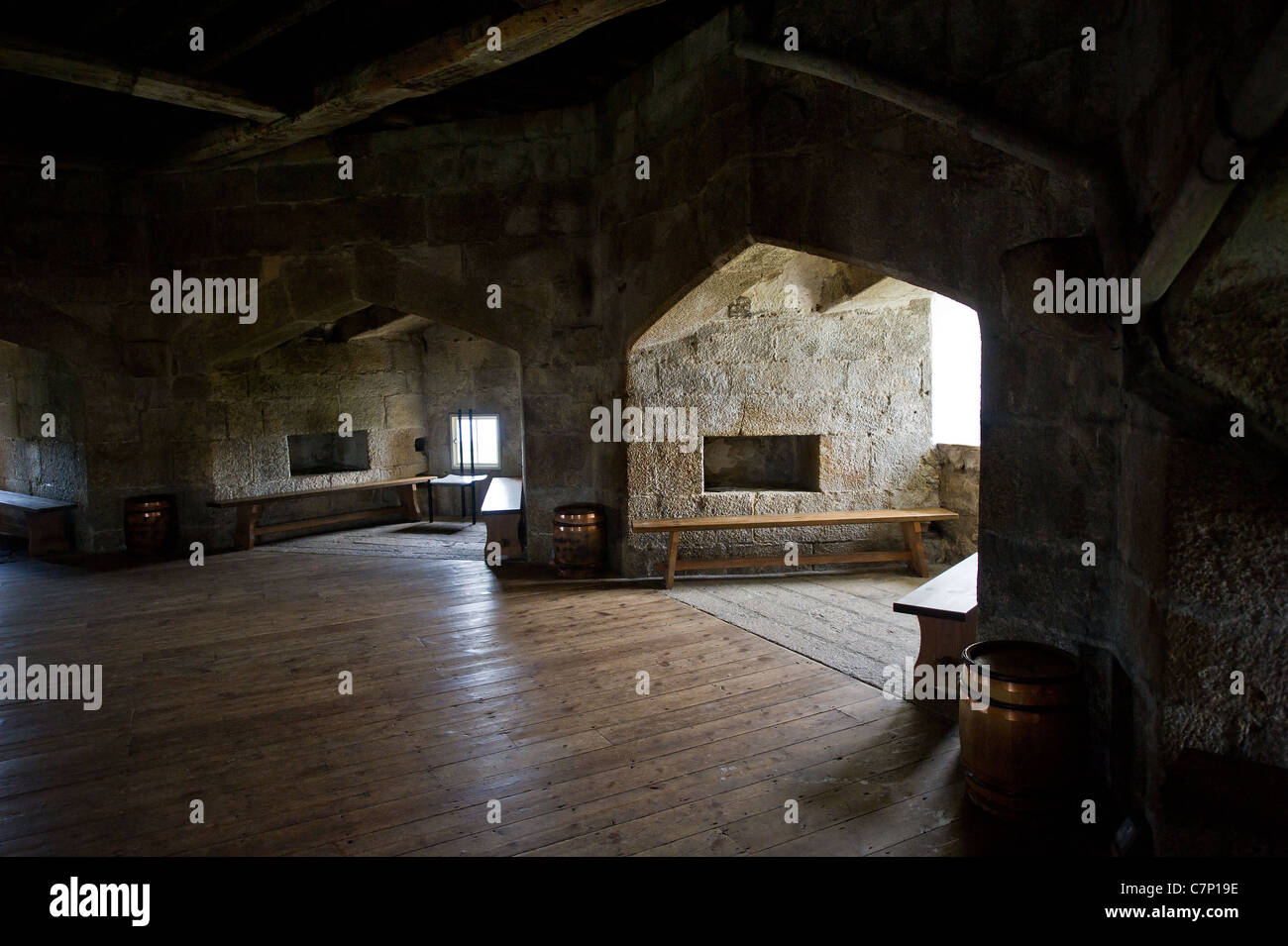 El interior de la parte inferior de la pistola en la habitación de la torre a la pistola Pendennis Castle en Cornwall. Foto de stock
