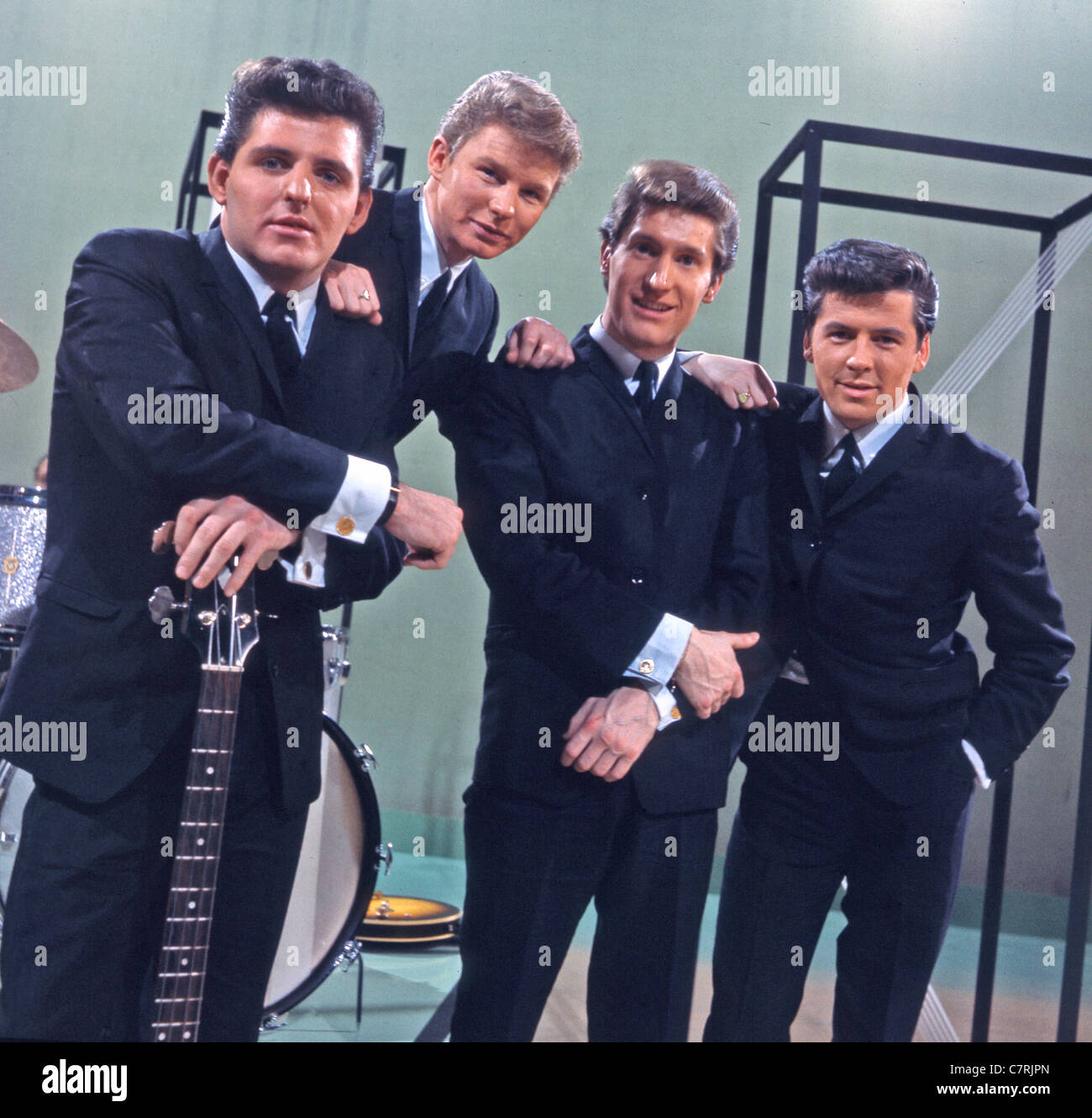 Los buscadores grupo pop británico en 1964 desde la izquierda: Tony Jackson, John McNally, Chis Curtis, Mike Pender Foto de stock