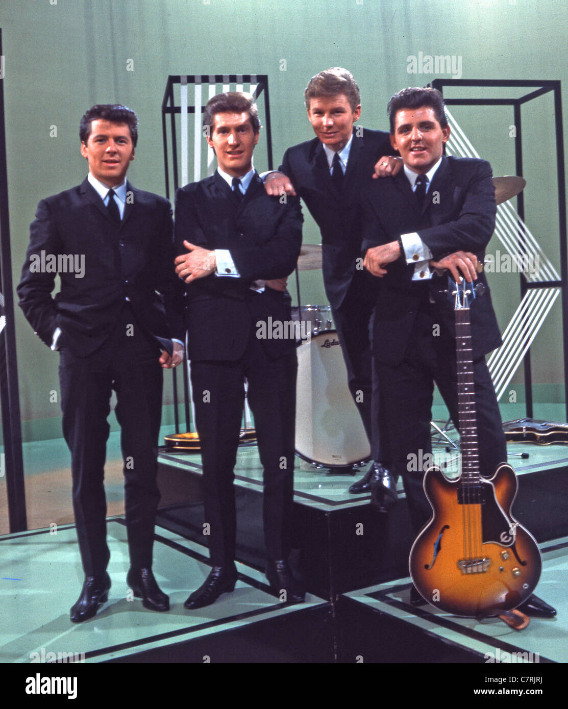 Los buscadores grupo pop británico en 1964. De izquierda a derecha: Mike Pender, Chris Curtis, John Mcnally, Tony Jackson Foto de stock