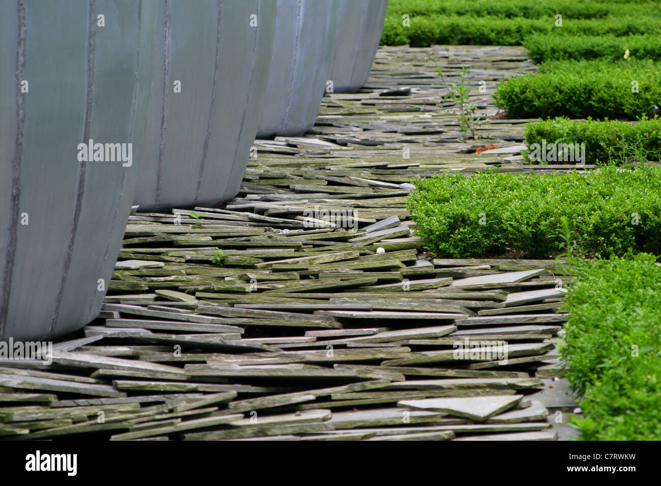 Diseño de Jardines: camino de piedra pizarra Fotografía de stock - Alamy