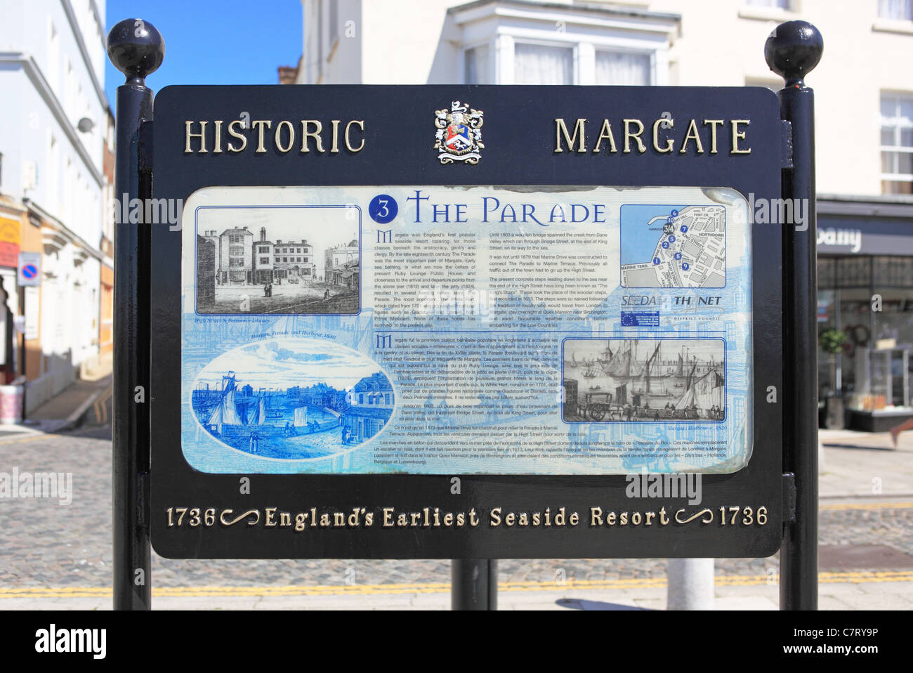 Margate información histórica firmar, en el desfile, Margate, Kent, Inglaterra, Reino Unido. Foto de stock