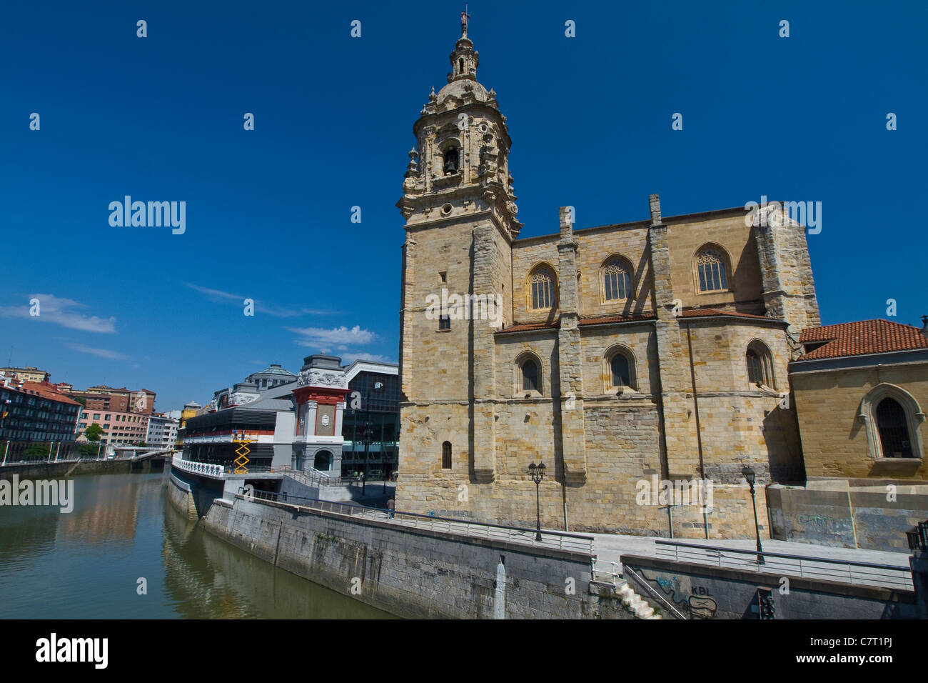 Del siglo XIII, la iglesia de San Anton un mercado antiguo de Bilbao, provincia de Vizcaya, País Vasco, Euskadi, España, Europa. Foto de stock
