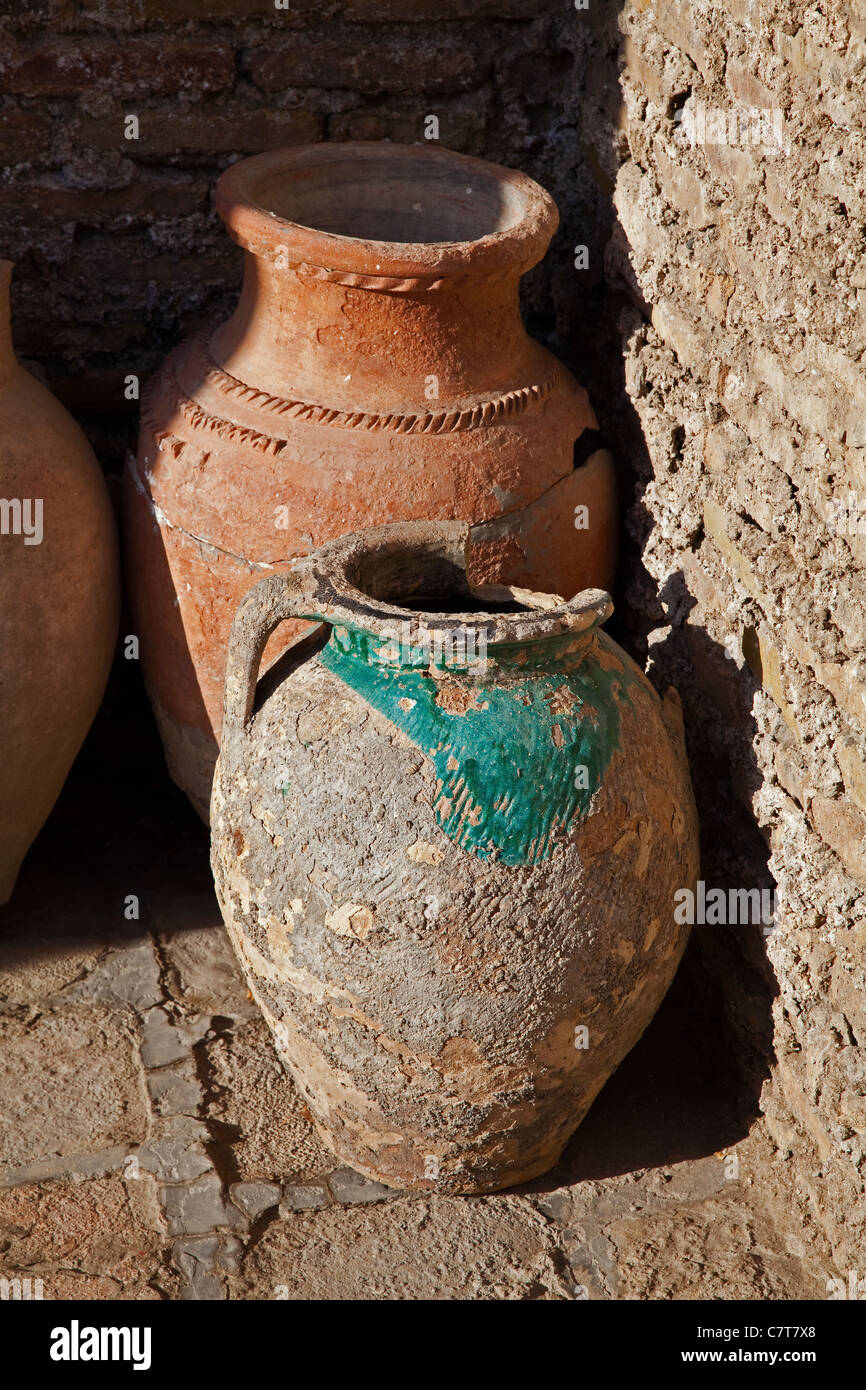 Utzbekistan, jarrones antiguos Fotografía de stock - Alamy