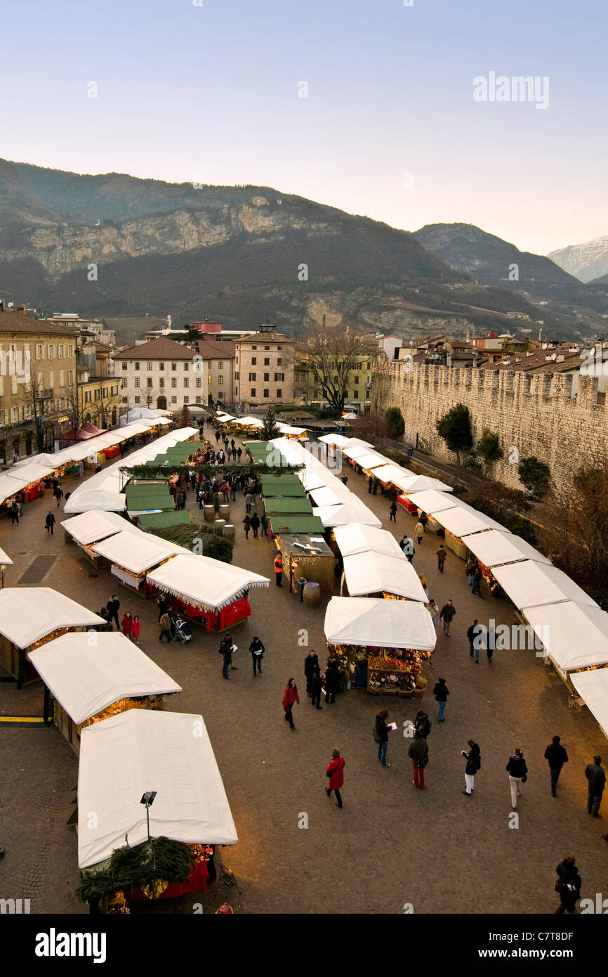 Italia, Trentino Alto Adige, Trento, el mercado de Navidad Foto de stock