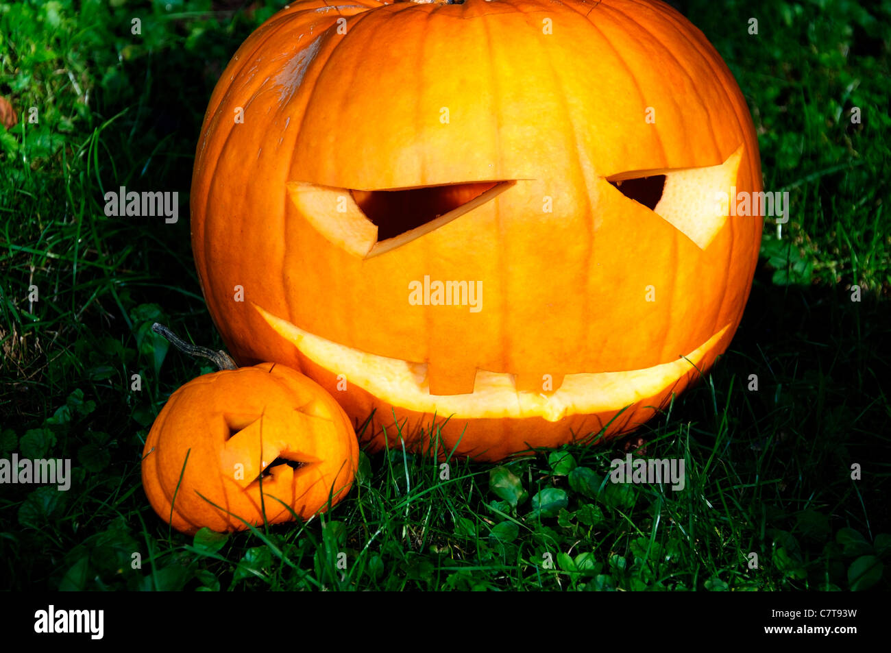 Creepy Halloween calabaza y su bebé Foto de stock