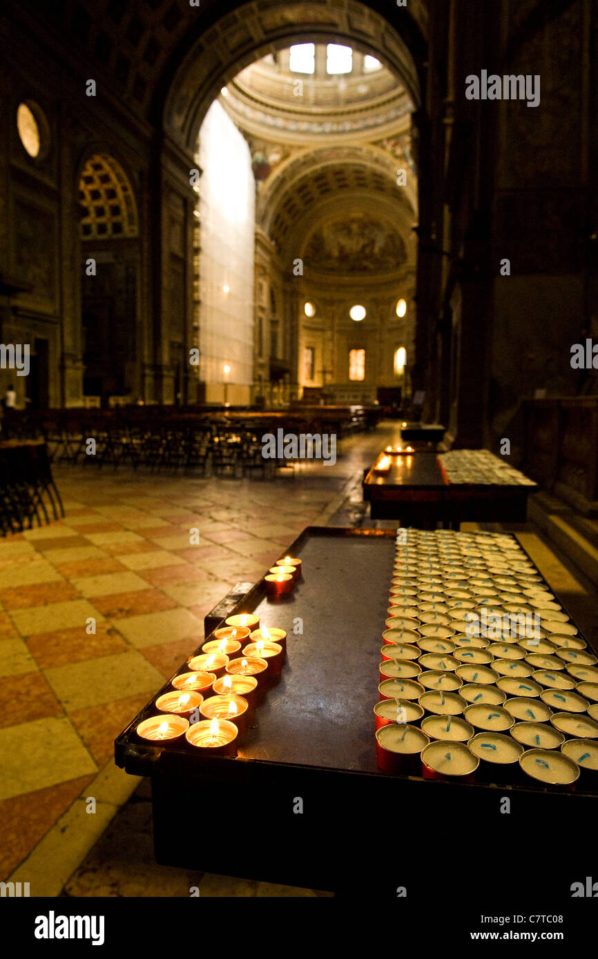 Italia, Lombardía, Mantua, el interior de la iglesia de Sant'Andrea Foto de stock