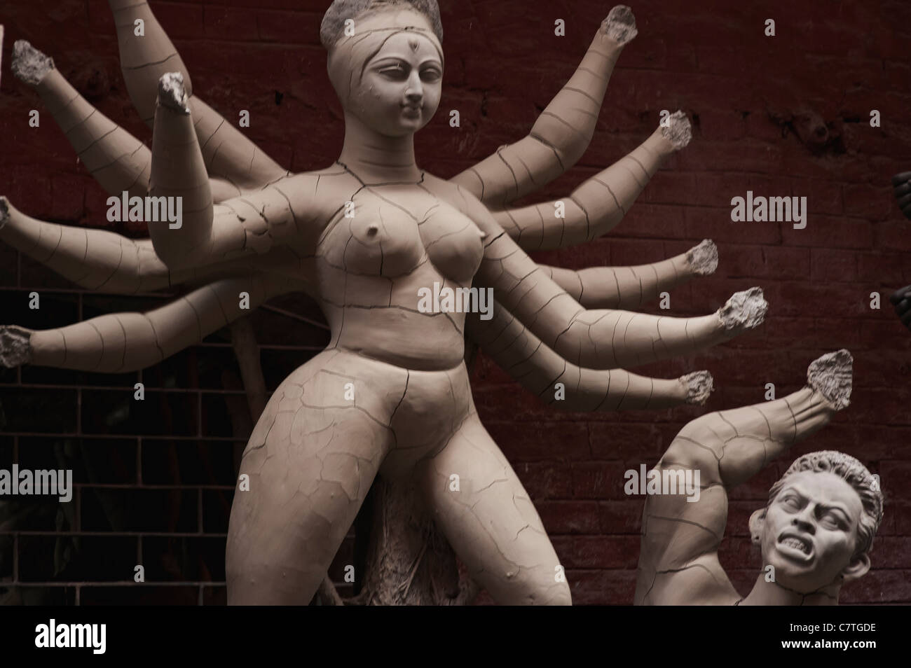 Durga, ídolo de arcilla en las decisiones. Foto de stock