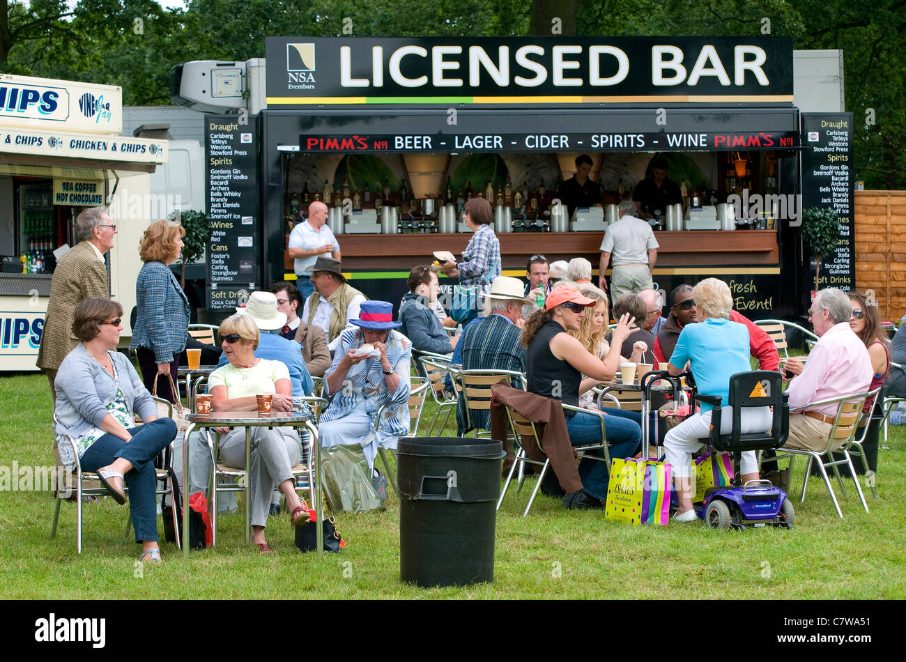 Bar con licencia móvil en evento deportivo Foto de stock