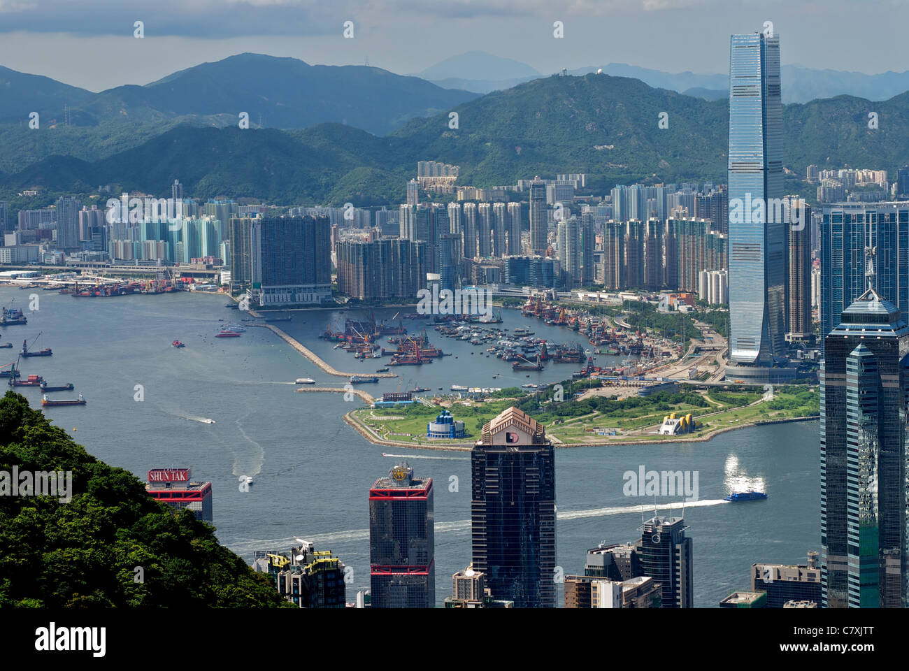 El Centro de Comercio Internacional (CPI), el edificio más alto de Hong