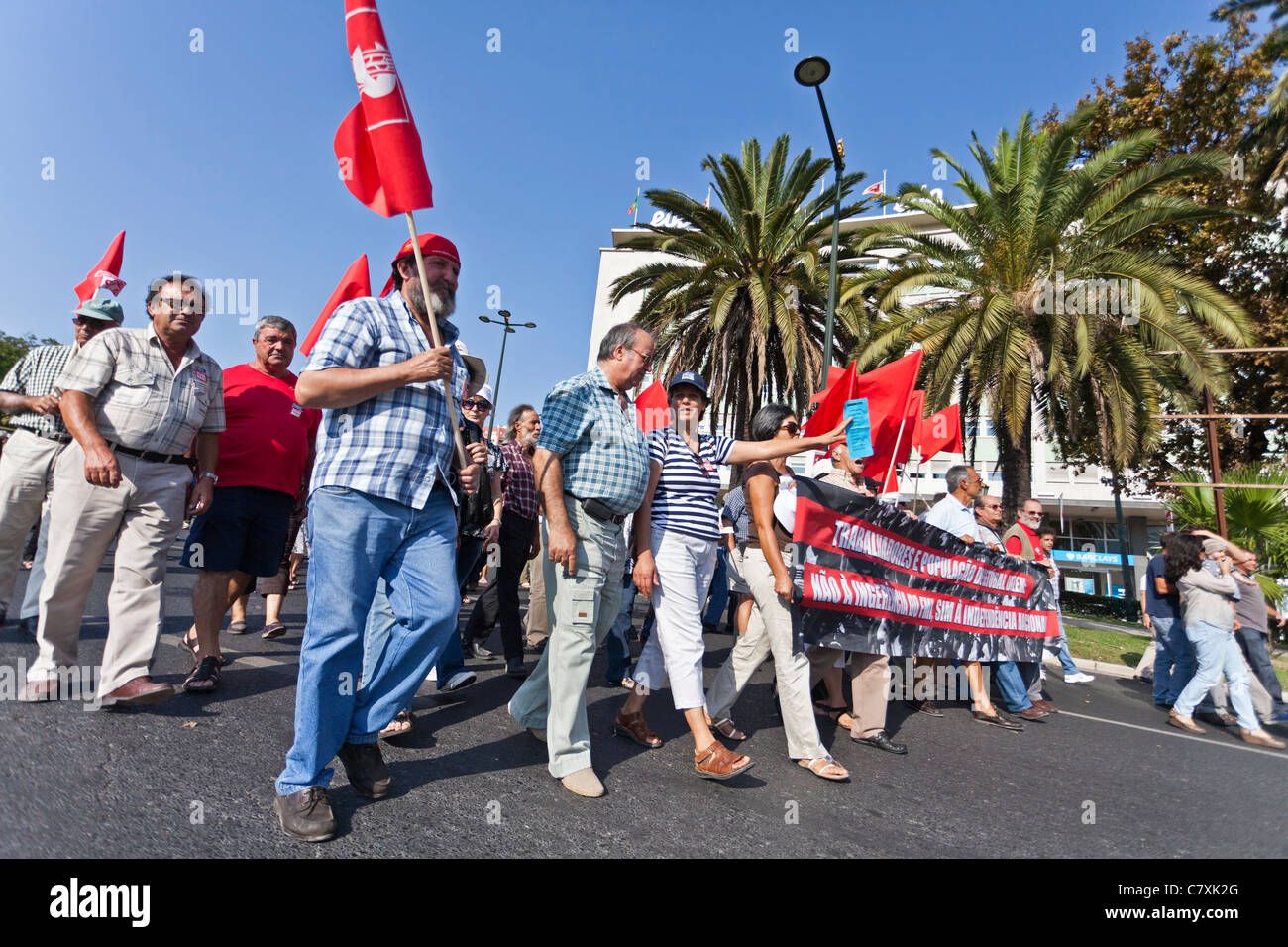 Manifestación contra el FMI, la austeridad y la defensa del empleo, los salarios y las pensiones. Lisboa, el 1 de octubre, 2011. Foto de stock