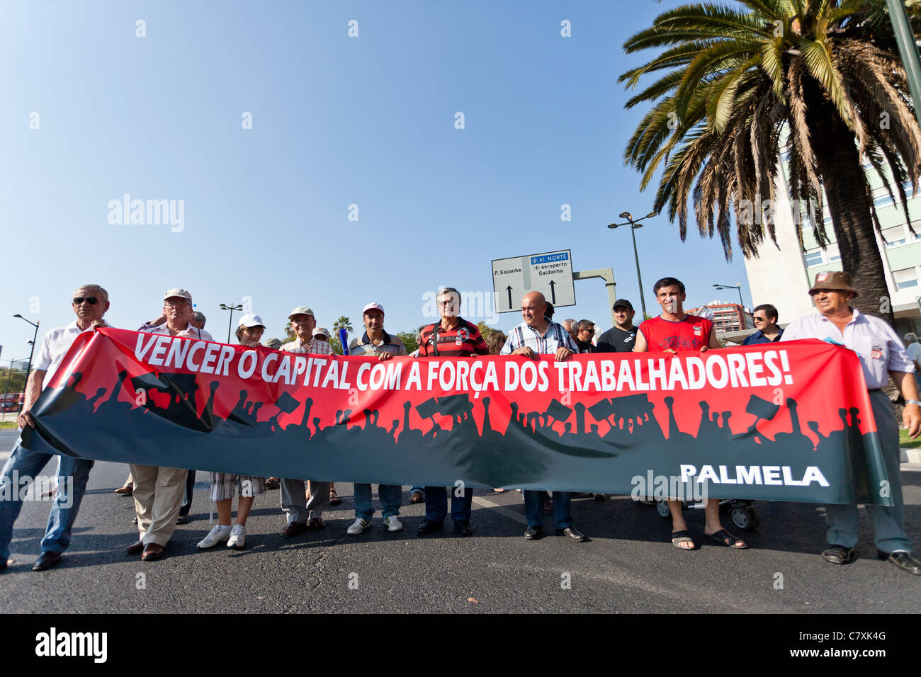 Manifestación contra el FMI, la austeridad y la defensa del empleo, los salarios y las pensiones. Lisboa, el 1 de octubre, 2011. Foto de stock