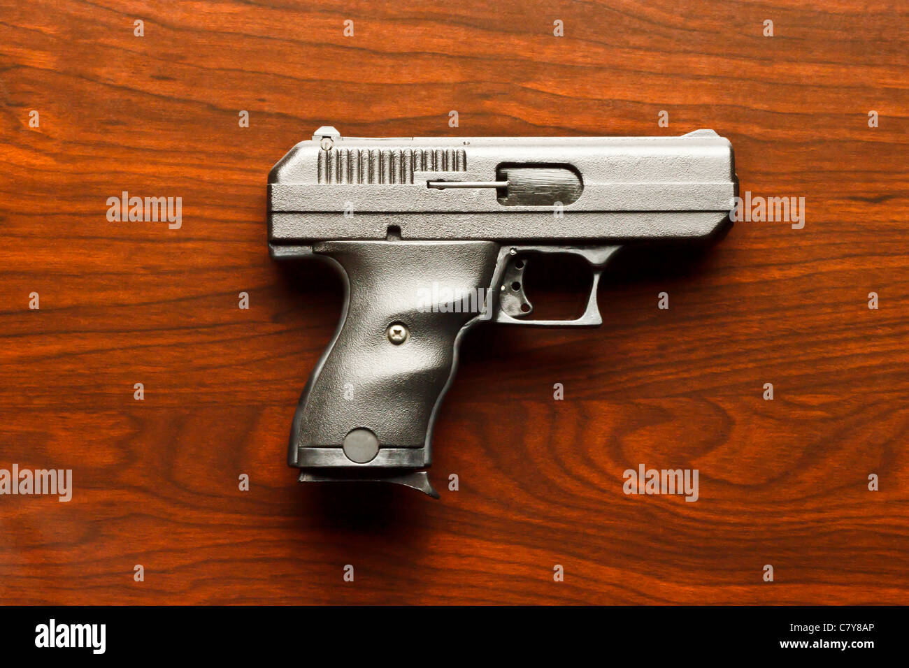 Pistola De 9mm Fotos e Imágenes de stock - Alamy