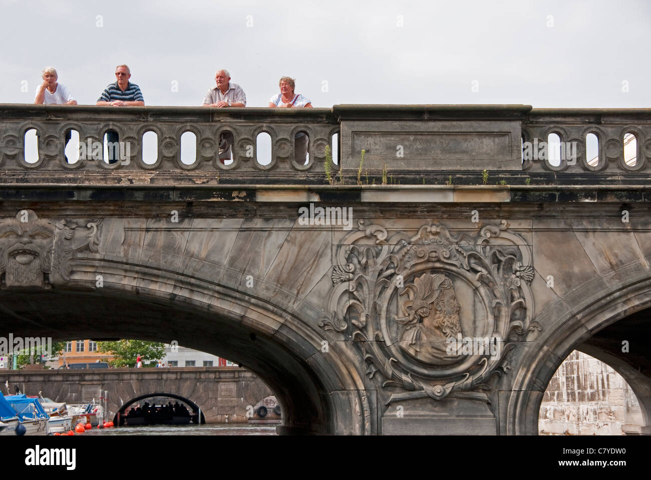 Puente de mármol del palacio de Christiansborg en Copenhague Foto de stock