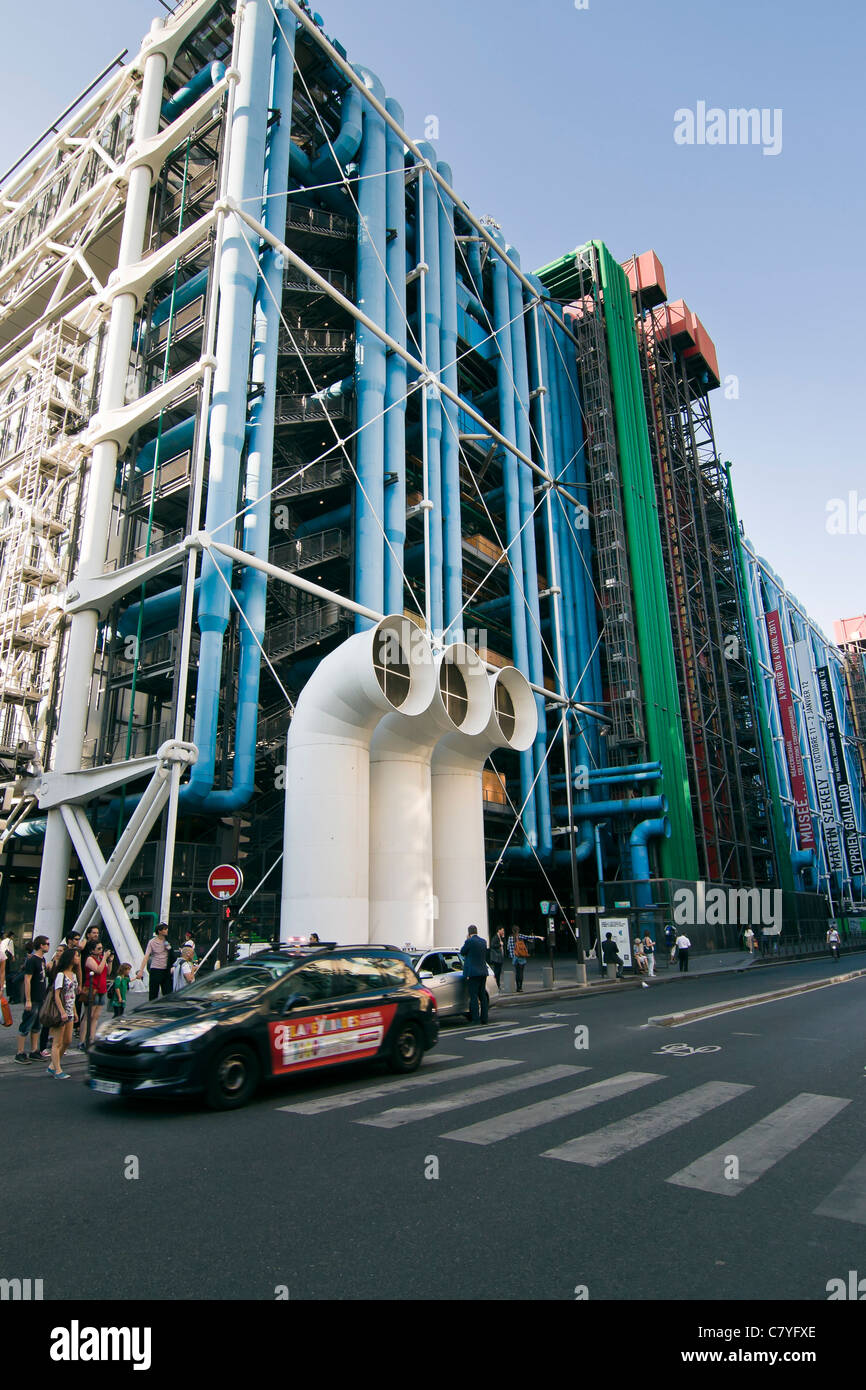 Tubos de HVAC en frente del centro Georges Pompidou, París, Francia Foto de stock