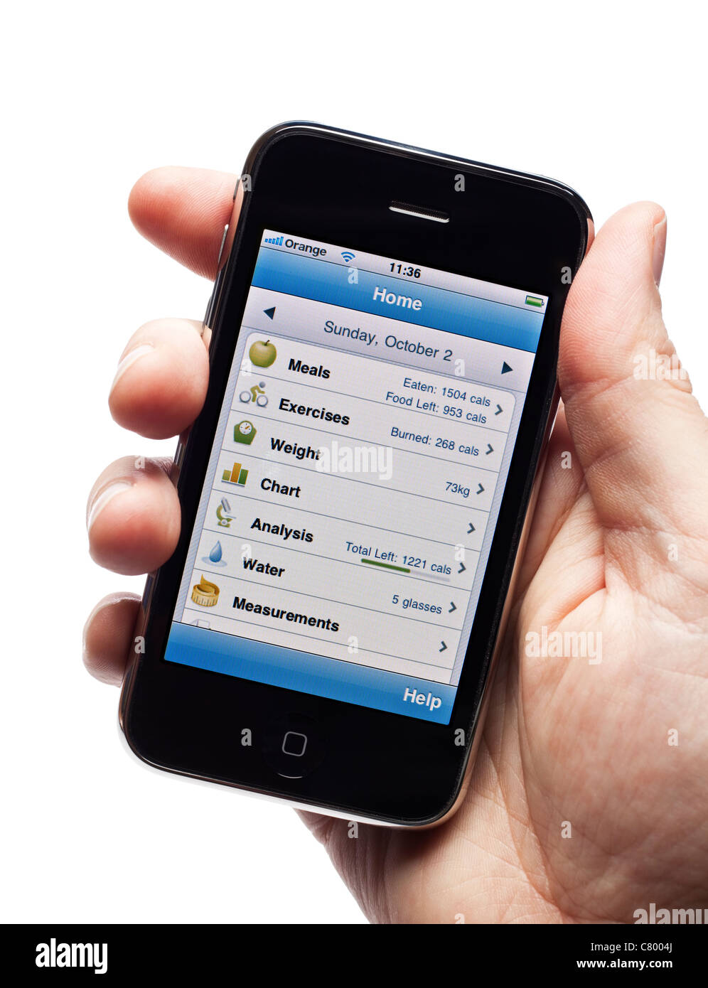 Mano sujetando el iPhone muestra un contador de calorías app para ayudar con una dieta controlada en calorías o dietas plan Foto de stock