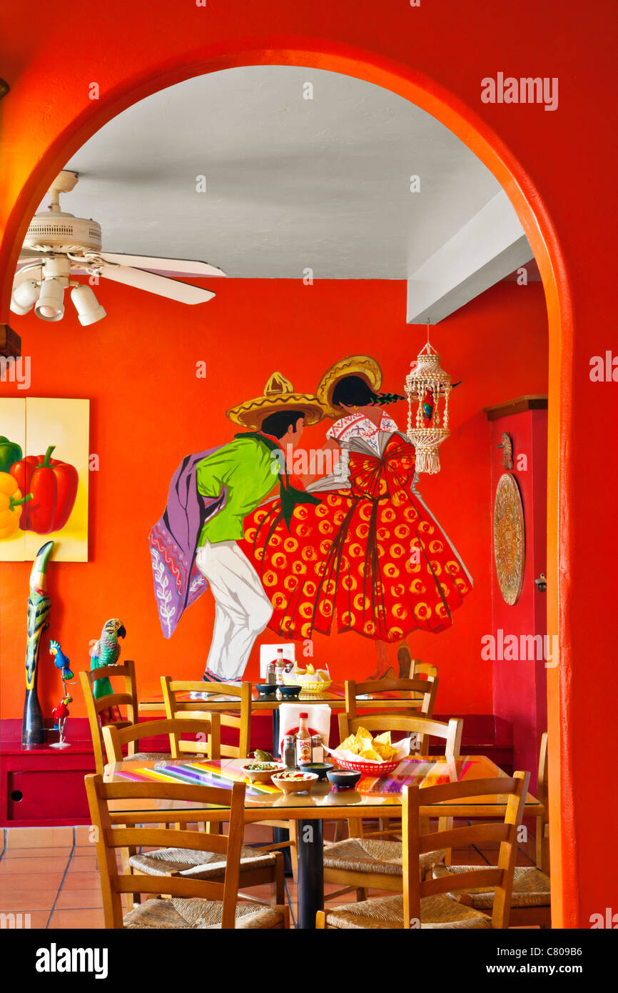 Interior mexicano fotografías e imágenes de alta resolución - Alamy