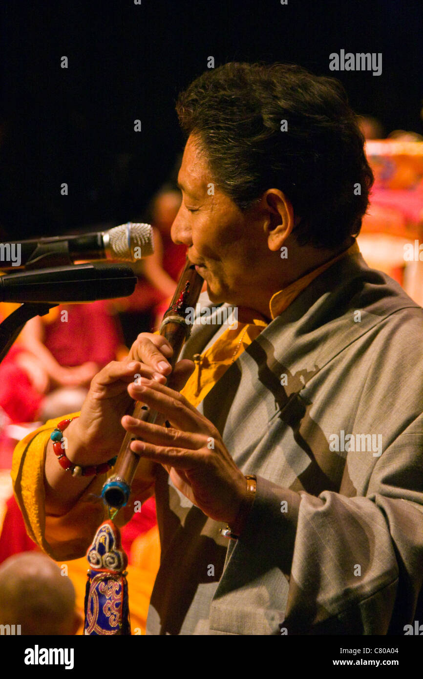 Tibetan musicians fotografías e imágenes de alta resolución - Alamy