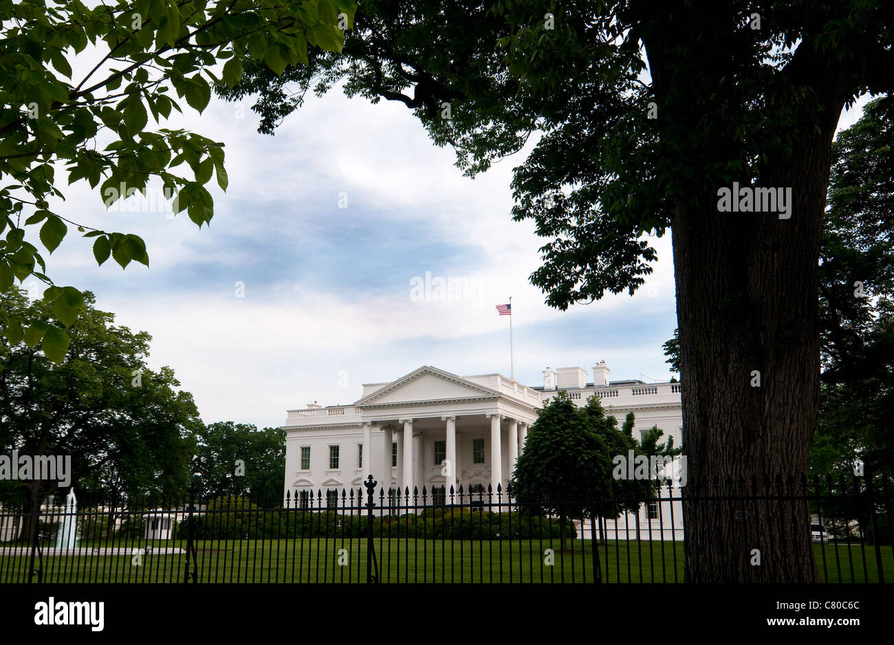 La entrada norte de la Casa Blanca en primavera. Foto de stock
