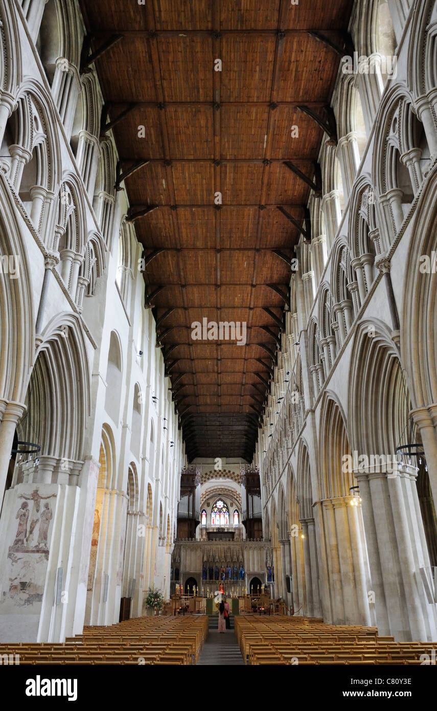 La nave central de la Catedral y la iglesia de la abadía de St Alban. Foto de stock