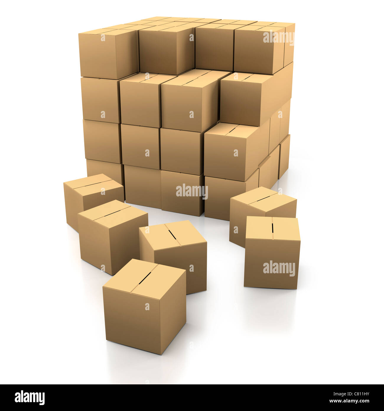 Apilar las cajas de cartón en una pila ordenada con cajas de repuesto sobre  un fondo blanco Fotografía de stock - Alamy