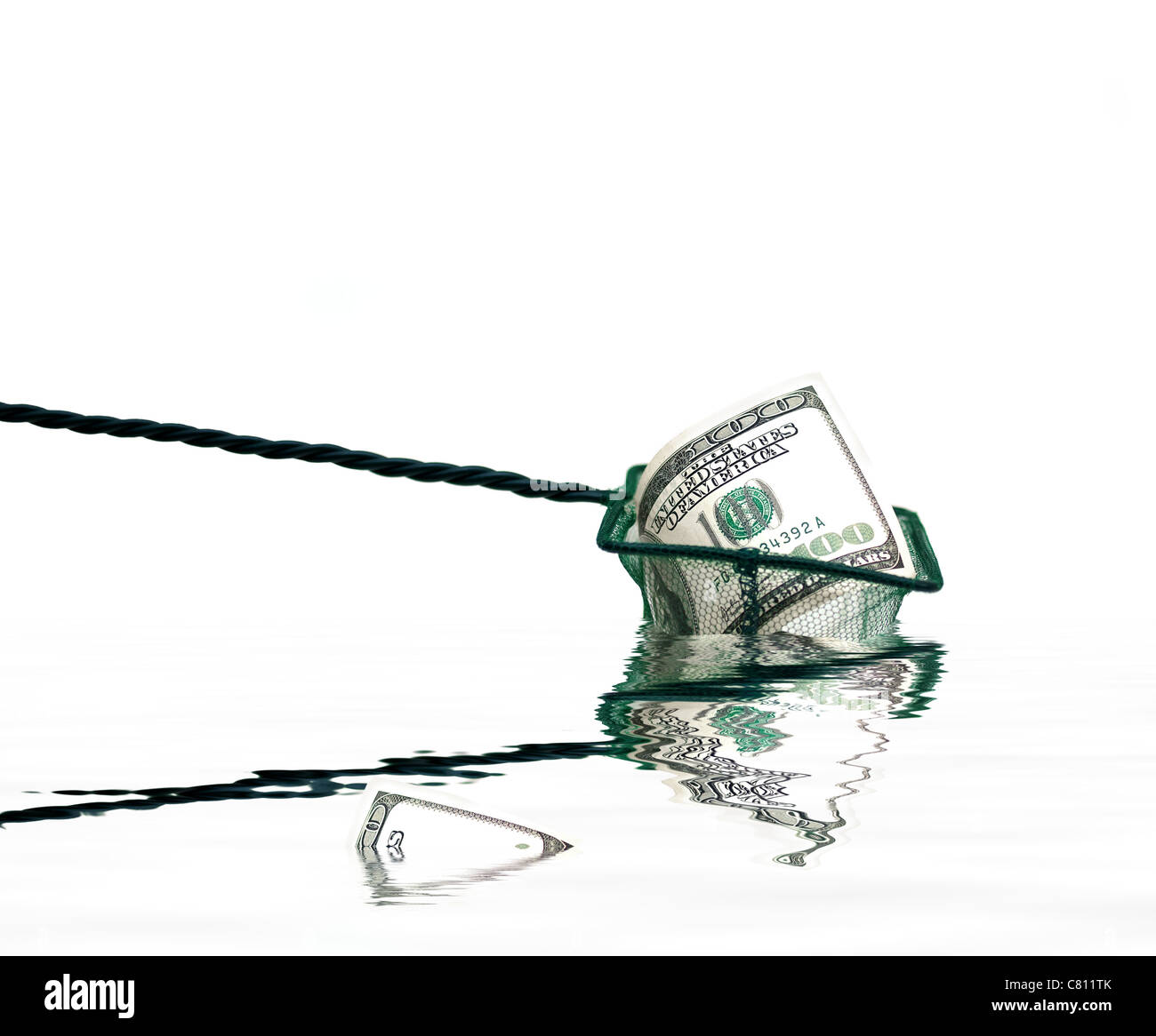 Red de pesca con dinero y agua,foto conceptual Foto de stock