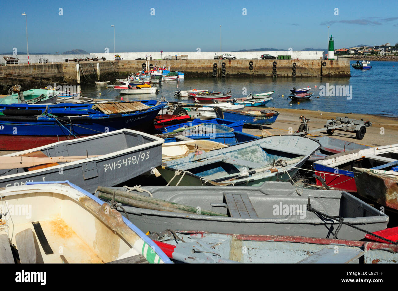 Barcos de pesca tradicional en el puerto de Canido. Vigo, Galicia, España  Fotografía de stock - Alamy