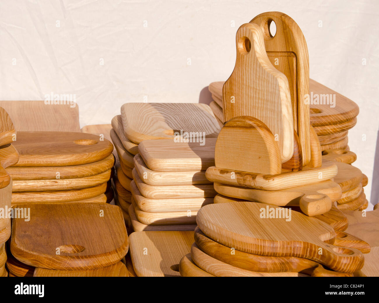 Las tablas de cortar que querrás en tu cocina son obra de este taller  artesanal de Jaén