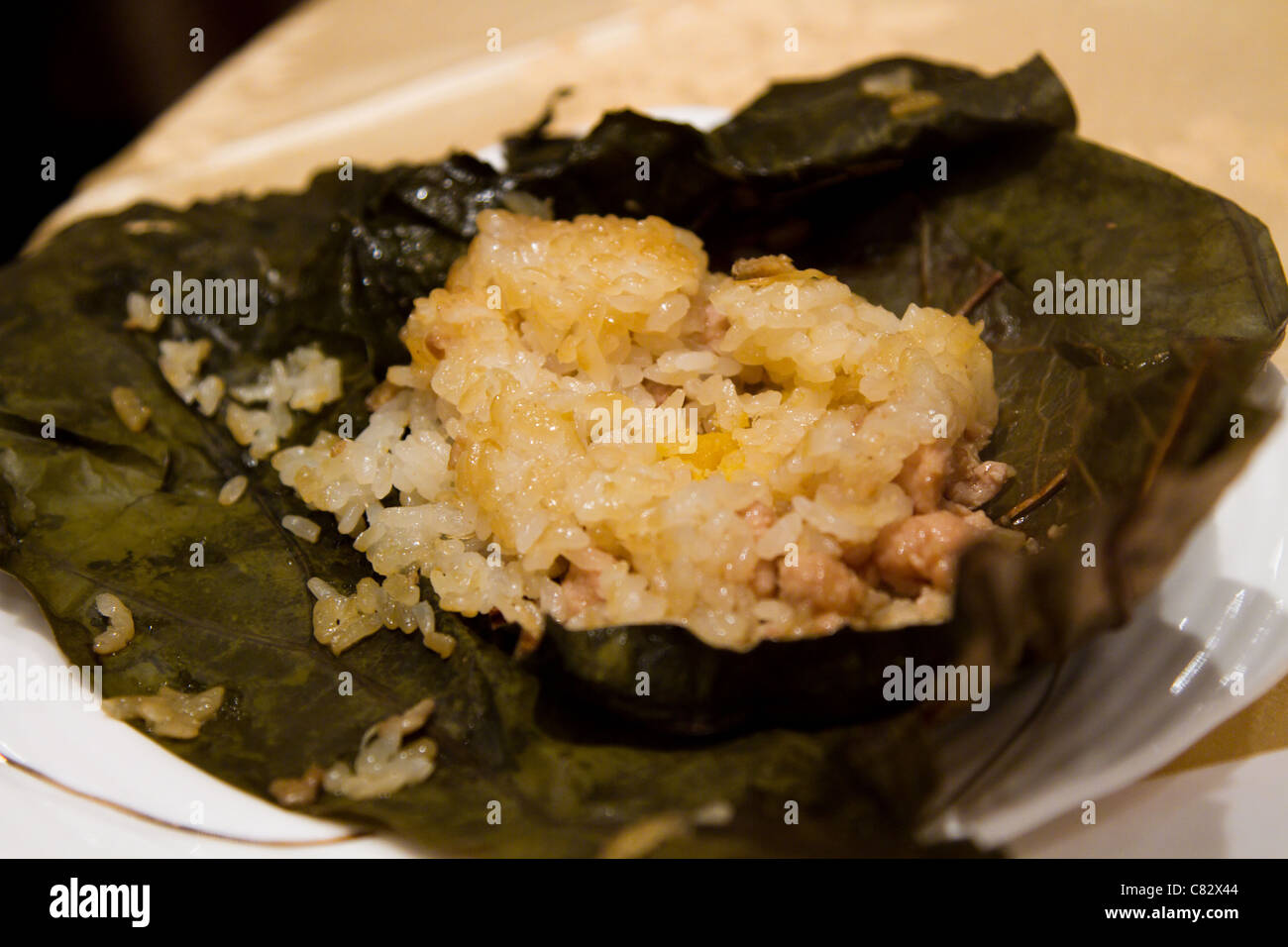 Hoja de loto arroz pegajoso dim sum chinos Foto de stock