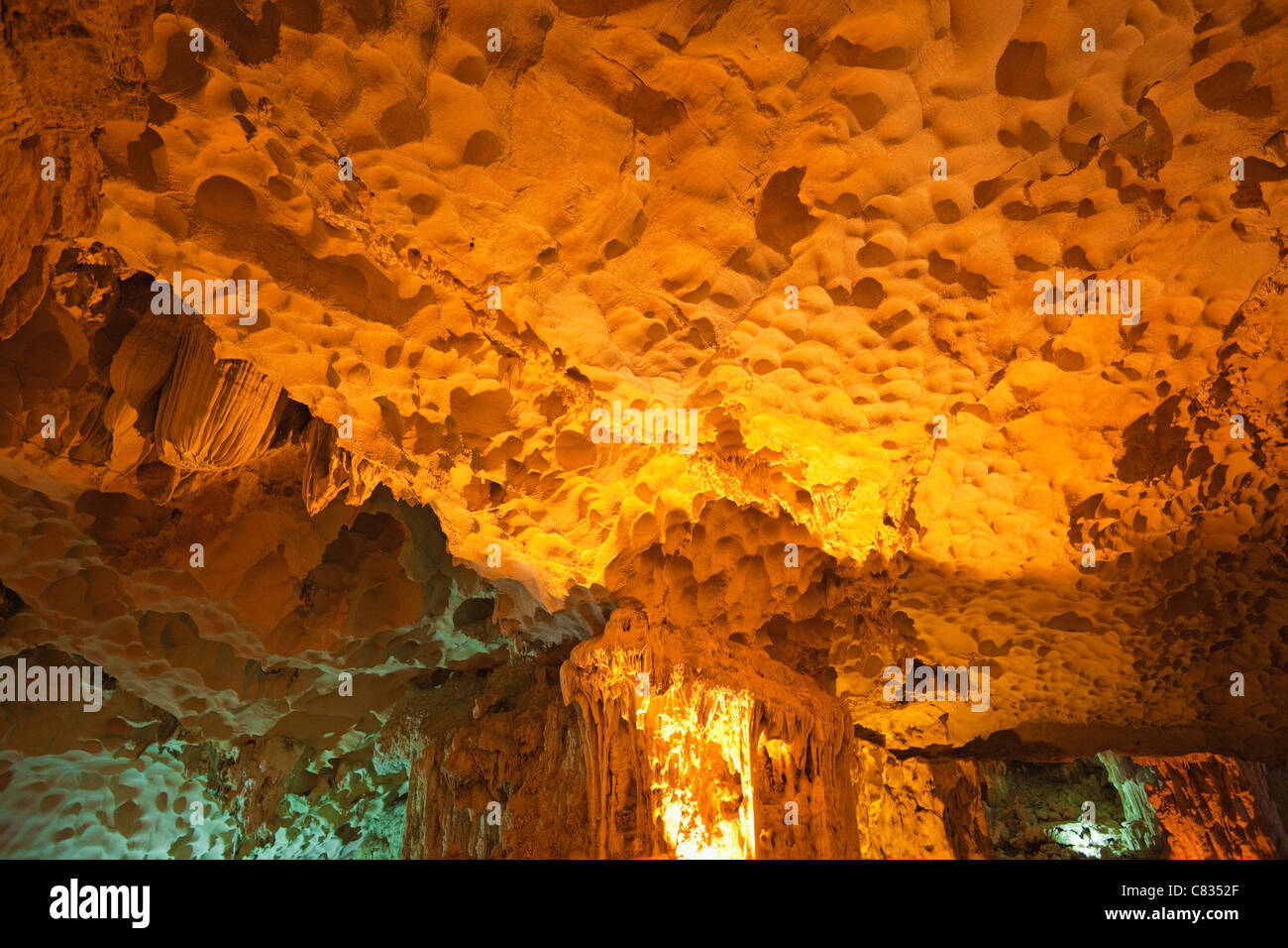 Vietnam, la Bahía de Halong, la cueva de Sung Sot aka sorpresa Cueva