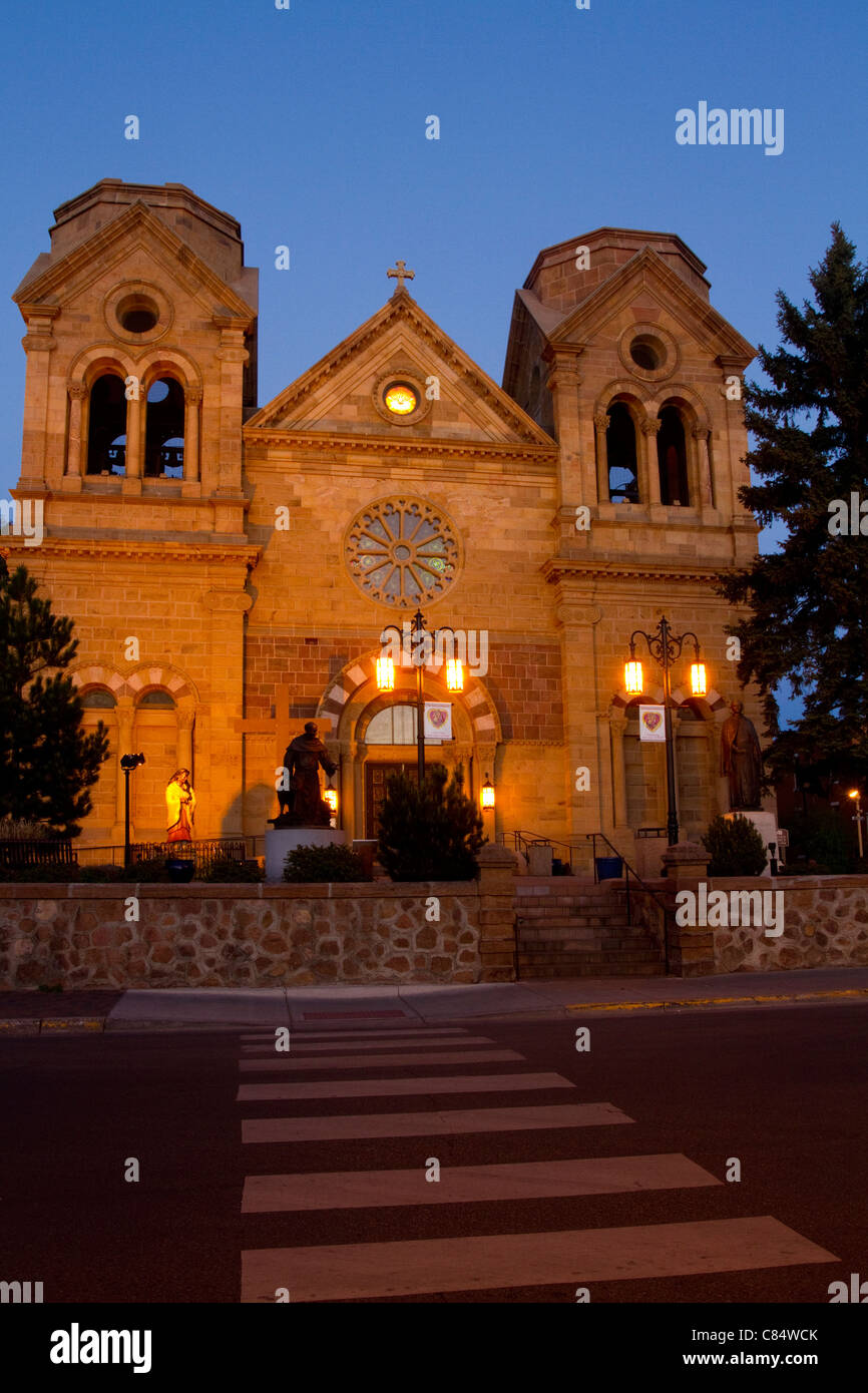 Catedral de San Francisco, Escena nocturna, Santa Fe, Nuevo México, EE.UU. (Editorial) Foto de stock