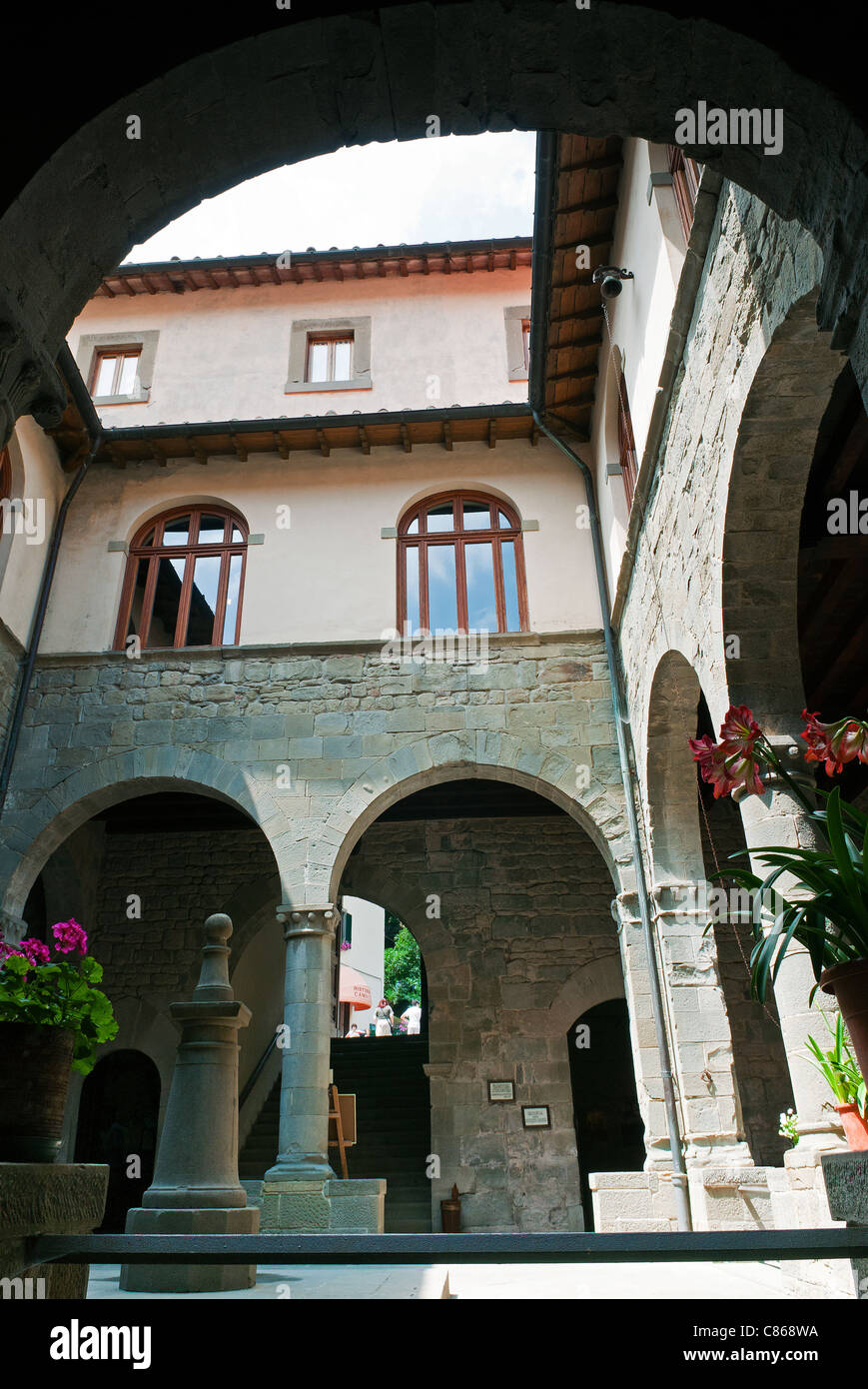 Claustro del monasterio de Camaldoli (Orden de San Benito), Camaldoli, Poppi, provincia de Arezzo, Toscana, Italia Foto de stock