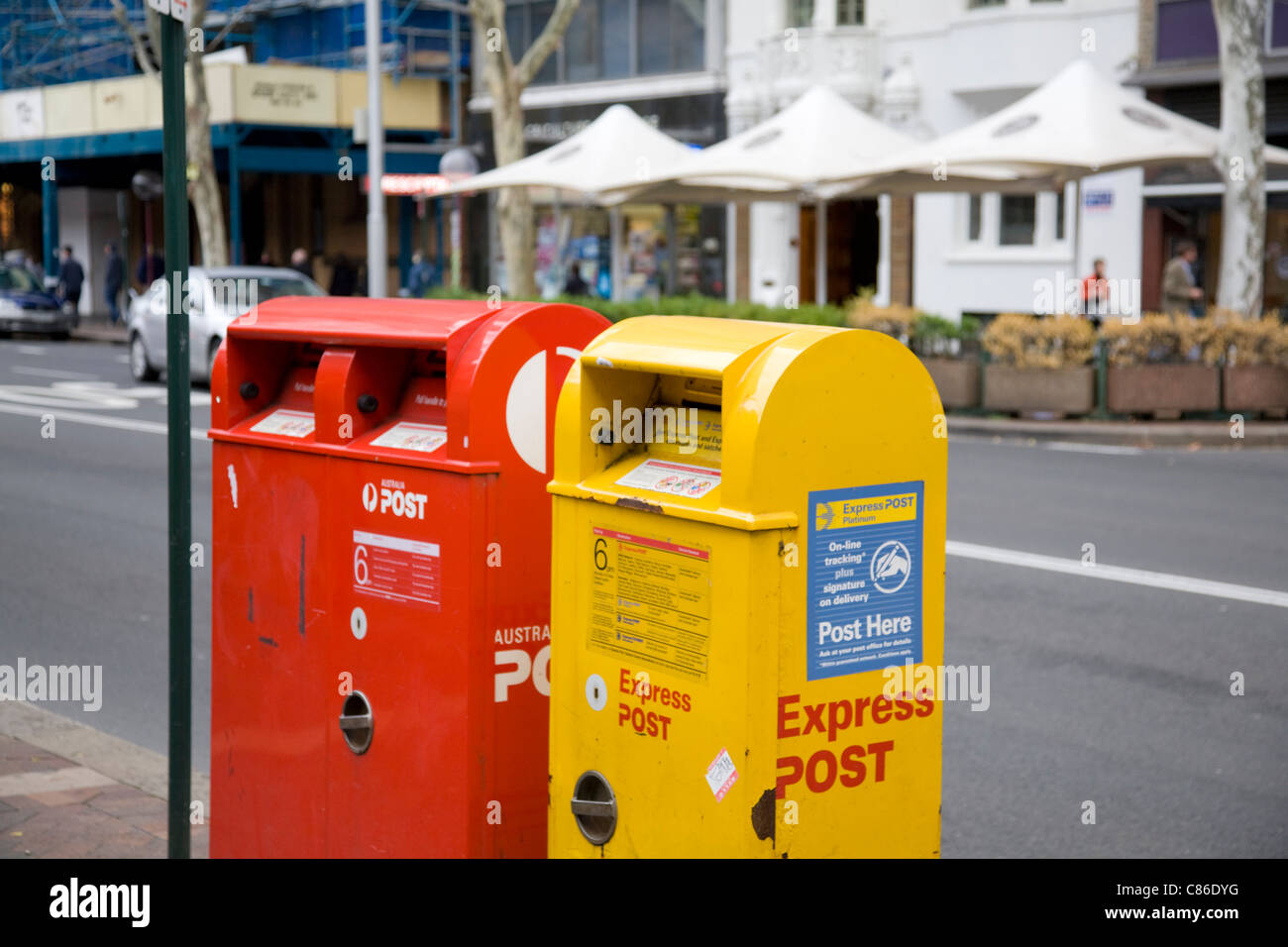 Australia post dos buzones, uno para el correo postal express , Sydney Foto de stock
