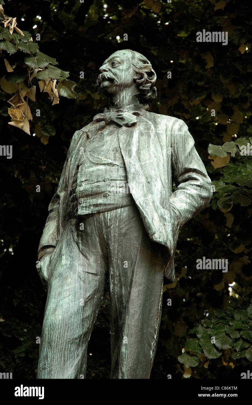 Estatua del novelista y dramaturgo Gustave Flaubert, Rouen, Francia. Foto de stock