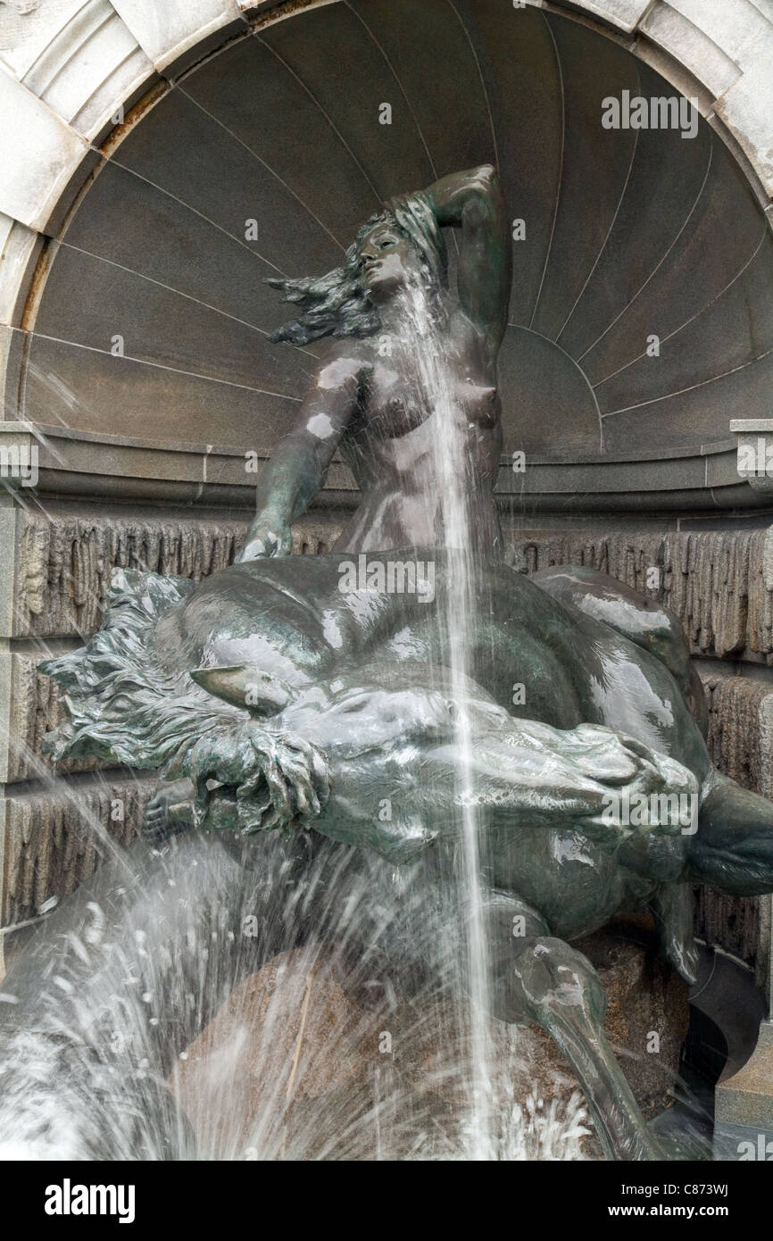 Detalle de la fuente de Neptuno, fuera de la Biblioteca Nacional del Congreso, Washington DC, EE.UU. Foto de stock