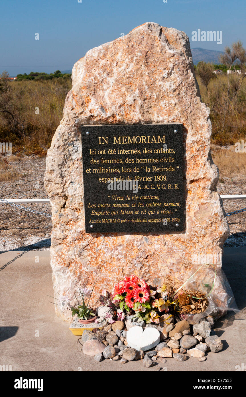 Memorial a los refugiados españoles en el campamento de Rivesaltes, en el sur de Francia. Consulte la descripción para más detalles. Foto de stock