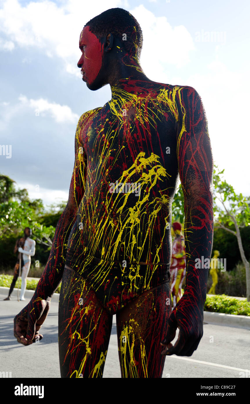 Hombre pintado en República Dominicana desfile de carnaval Foto de stock