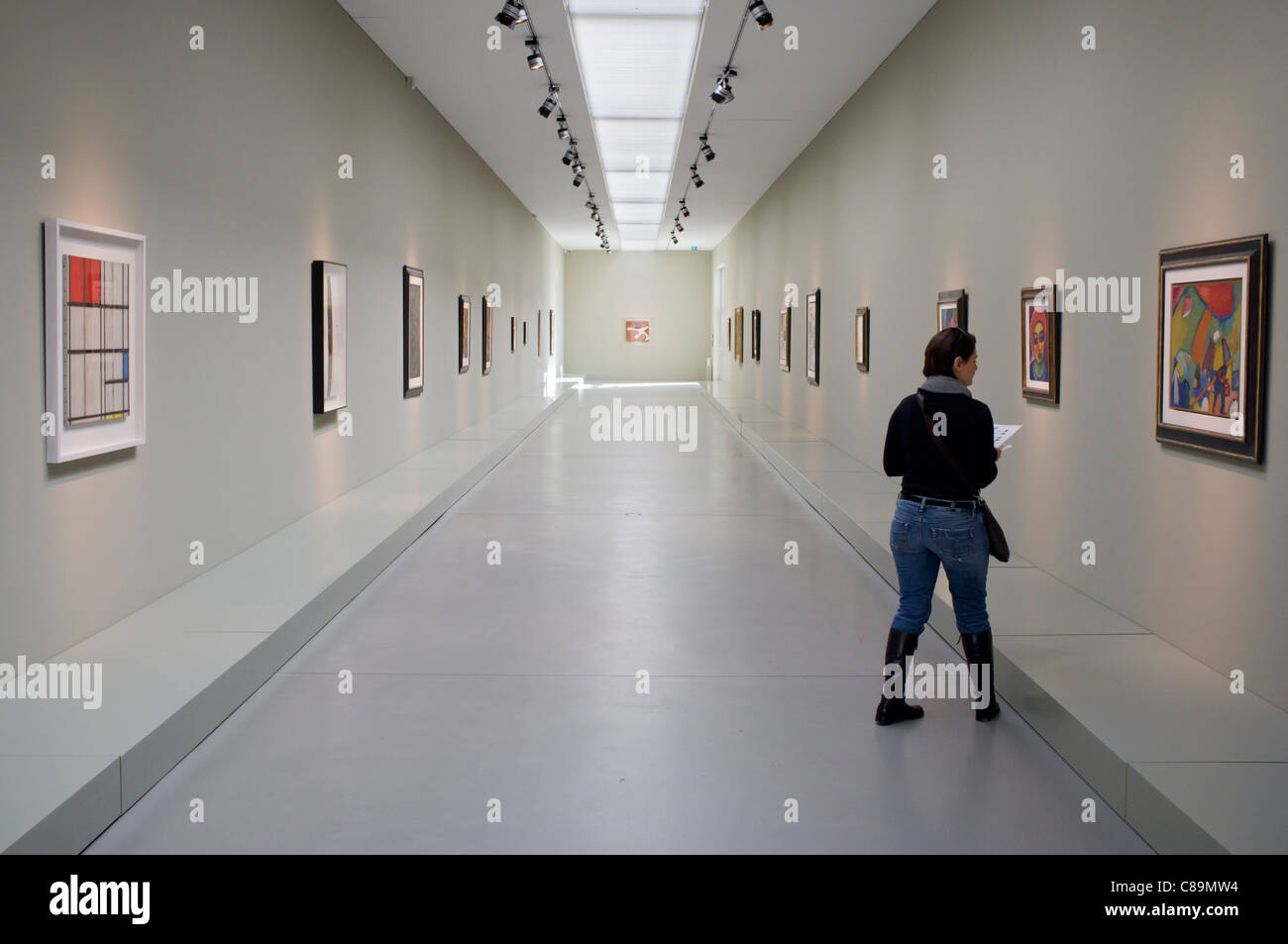 Galería de pintura en el museo de arte de la Fundación Langen diseñado por Tadao Ando en Hombroich en Neuss Alemania Foto de stock