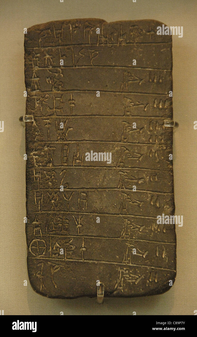 Arte micénico Grecia. Clay Tablet con inscripciones en lineal B Micénico script. Museo Arqueológico Nacional. Atenas. Foto de stock