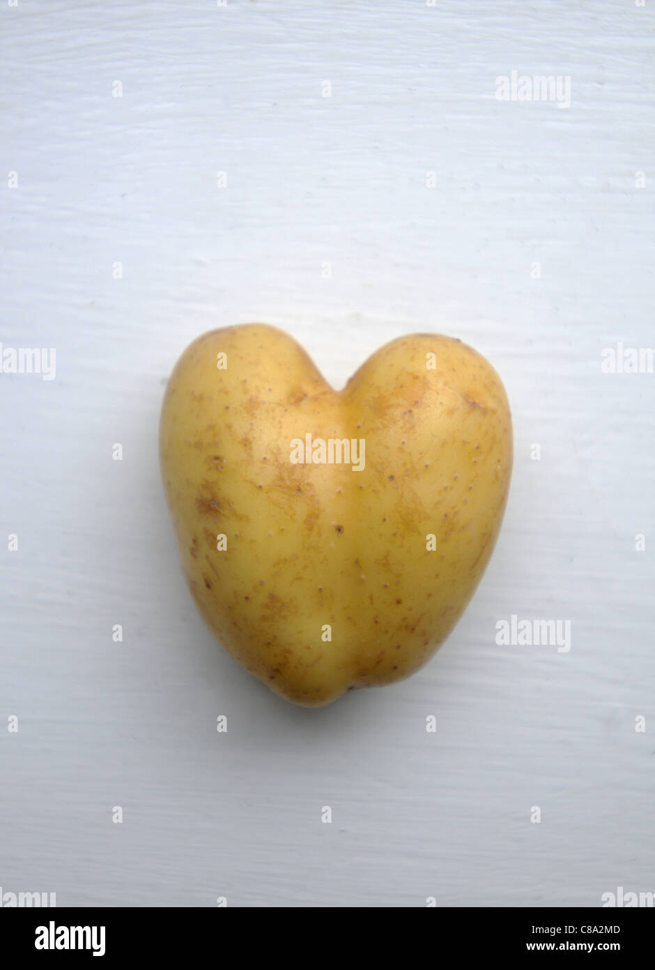 Una patata con forma de corazón Foto de stock