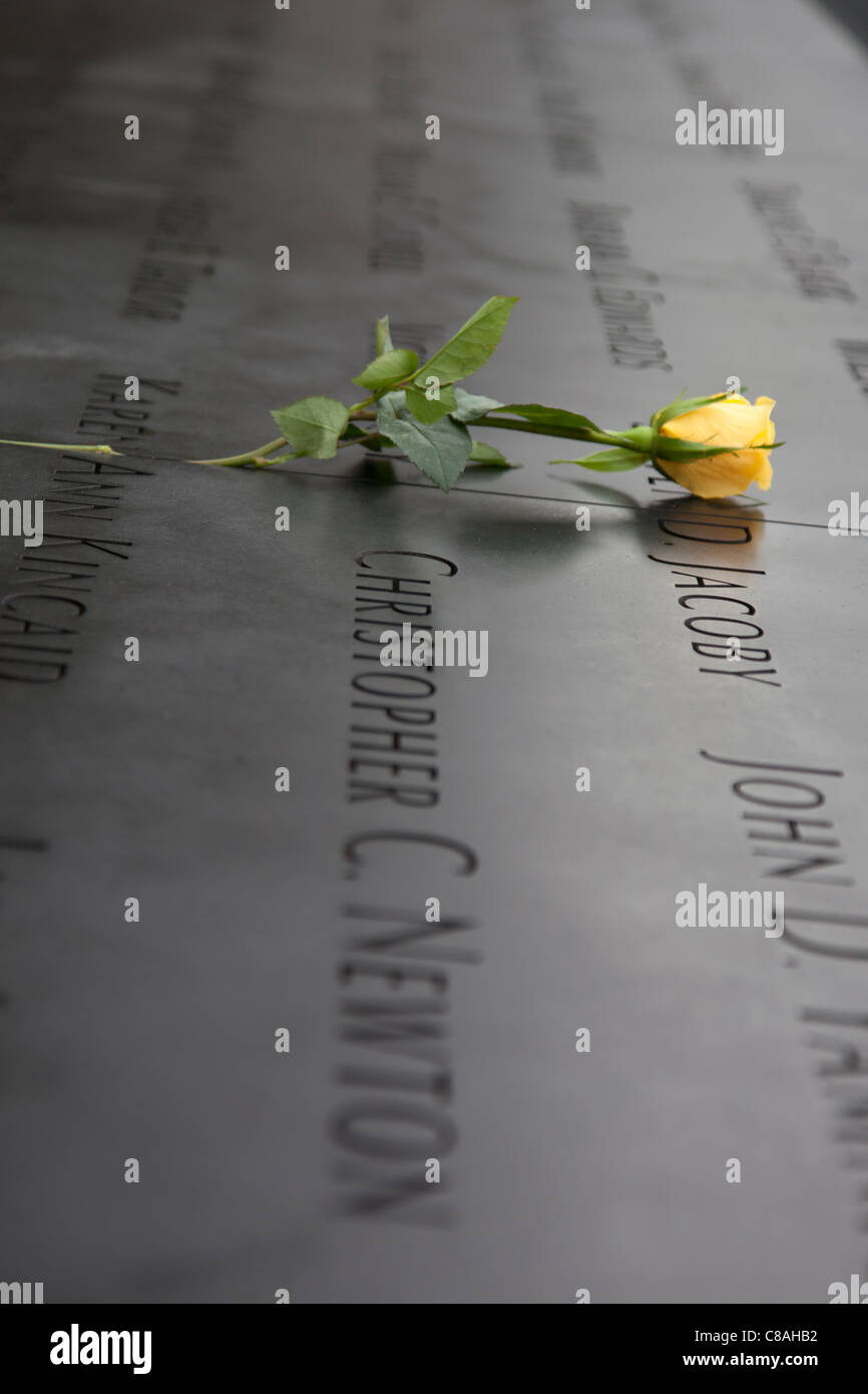 Los nombres de todas las personas que murieron en los ataques terroristas del 26 de febrero de 1993 y el 11 de septiembre de 2001 Foto de stock