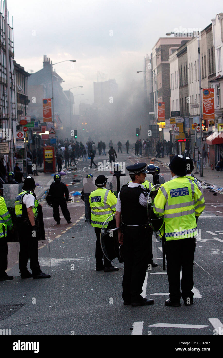 Disturbios En Londres South Croydon London Uk Fotografia De Stock Alamy
