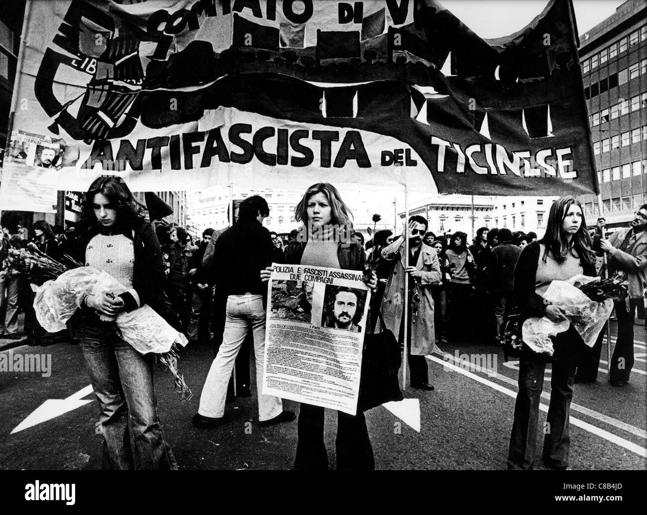 Manifestación antifascista,Milán 1977 Foto de stock