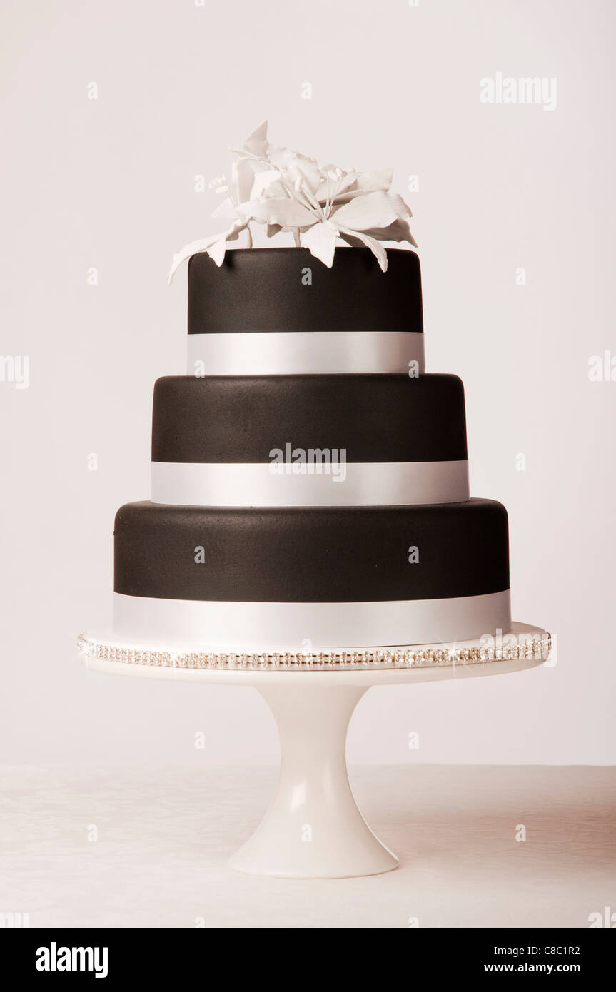 Pastel de bodas en blanco y negro fotografías e imágenes de alta resolución  - Alamy