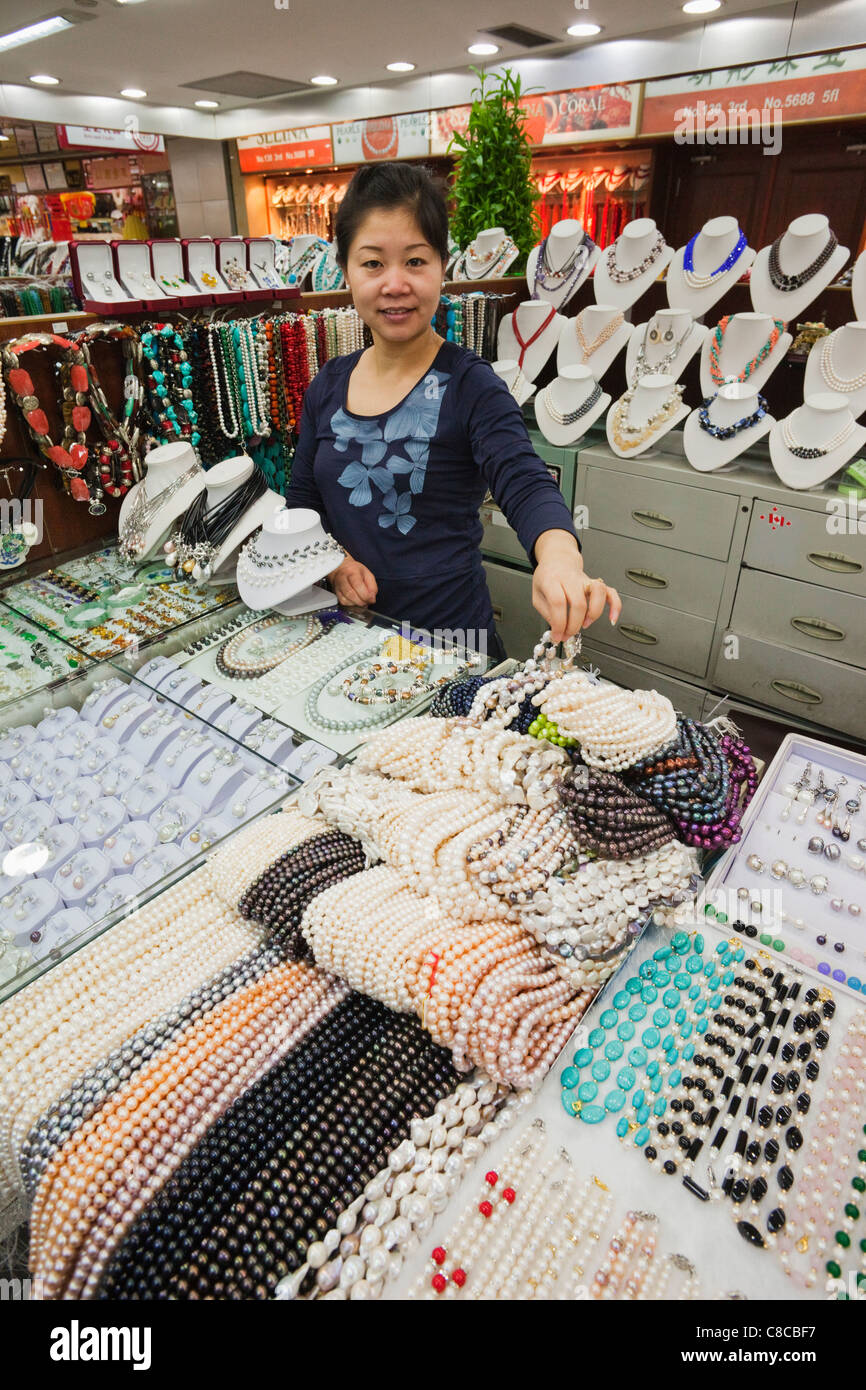 China, Pekín, Hong Qiao mercado de perlas Pearl Shop Fotografía de stock -  Alamy