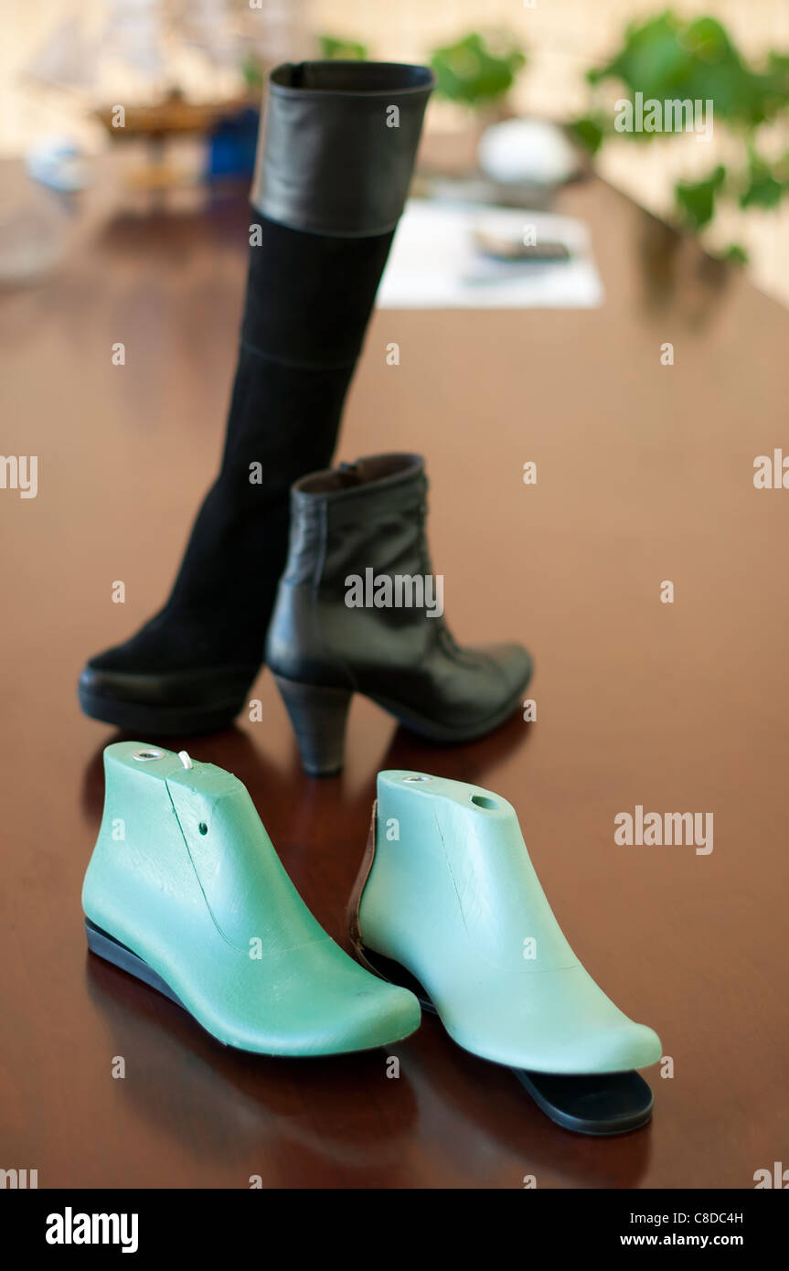 Molde para hacer zapatos y botas de mujer Fotografía de stock - Alamy