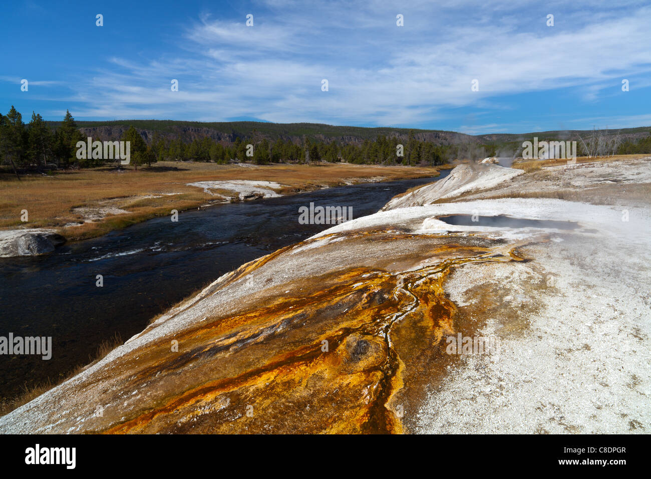 Esta es una imagen tomada en los alrededores de Old Faithful Geyser. Foto de stock