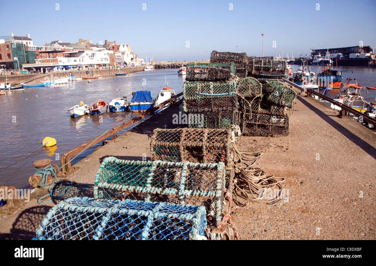 Ollas de langosta en el Quayside Bridlington Harbour, Yorkshire, Inglaterra Foto de stock