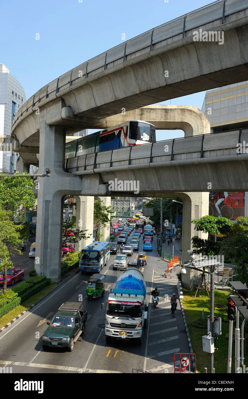 Skytrain, tren, Ratchaprasong, intersección, ciudad de Bangkok, Tailandia, Asia Foto de stock